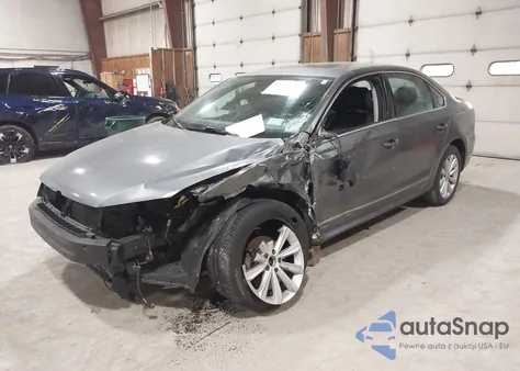 2013 Volkswagen Passat 2.5L Sel Premium z USA, uszkodzony, nr VIN 1VWCP7A33DC033117